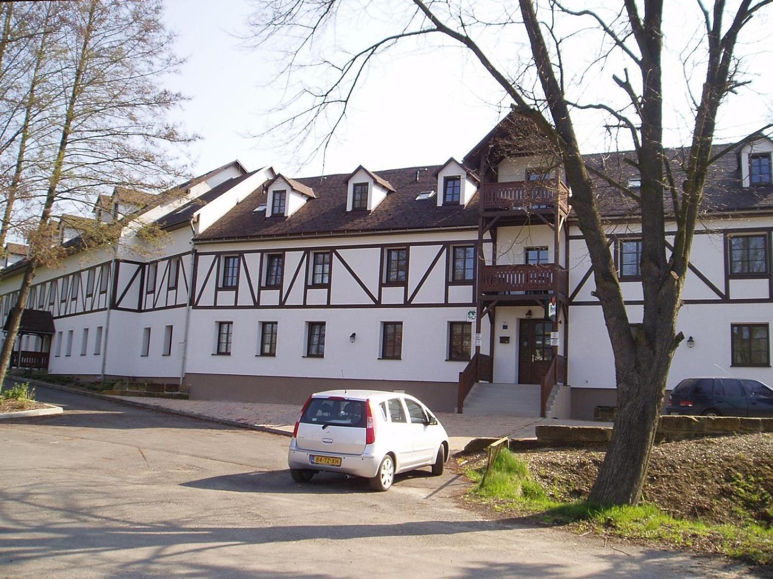 Restaurace A Penzion Ceska Hospoda Heřmanice Exterior foto