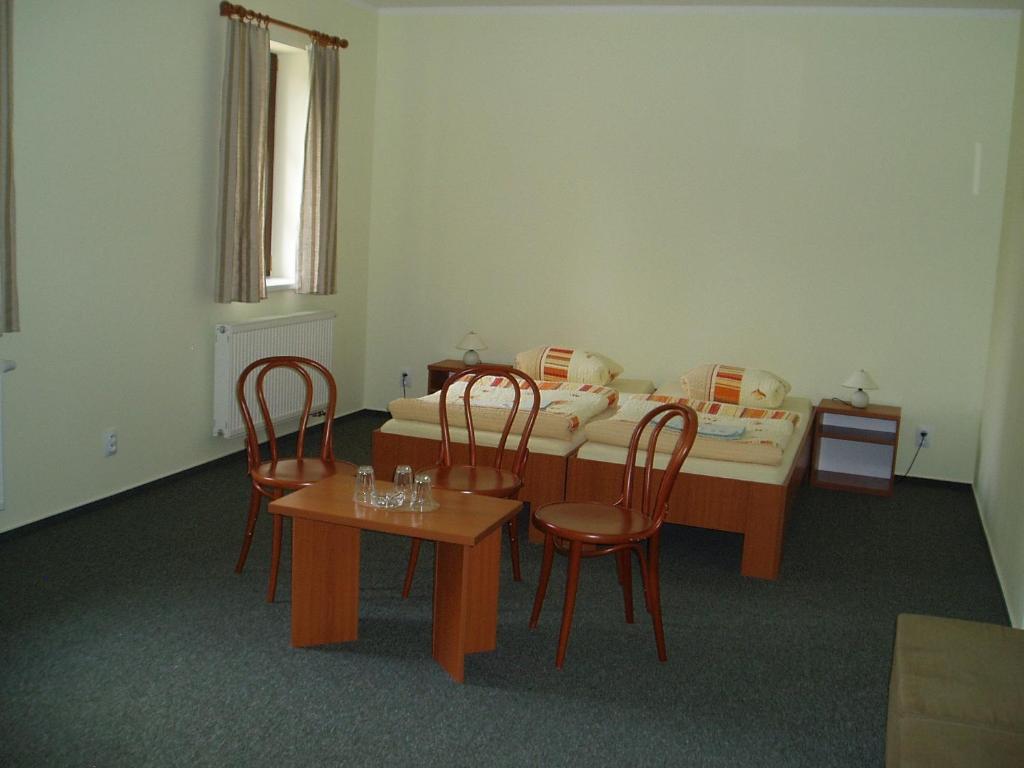 Restaurace A Penzion Ceska Hospoda Heřmanice Zimmer foto